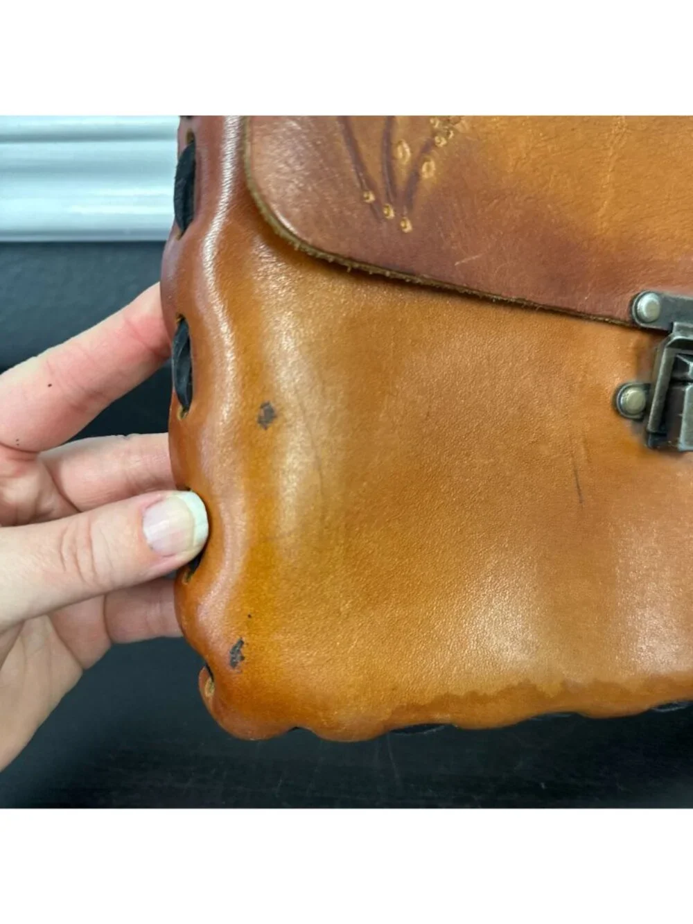 Vintage 1970s Tan Hand Tooled Leather Floral Rectangle Clutch Purse Boho Hippie - Picture 8 of 8